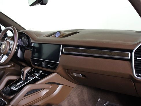 Certified 2023 Porsche Cayenne S AWD/4WD image 24