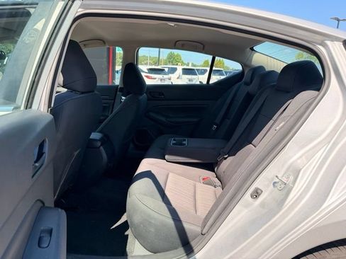 Used 2024 Nissan Altima 2.5 SV FWD image 13