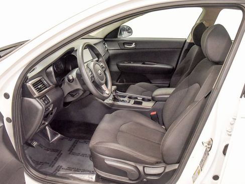 Used 2018 Kia Optima LX image 2
