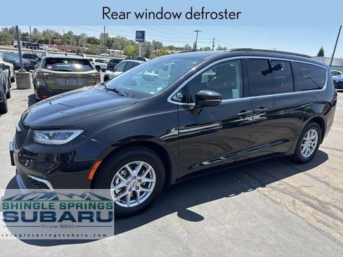 Used 2022 Chrysler Pacifica Touring-L image 10