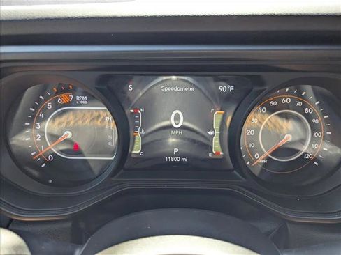 Used 2024 Jeep Wrangler Sahara image 11