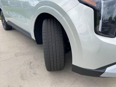 New 2027 Kia Carnival EX FWD image 17