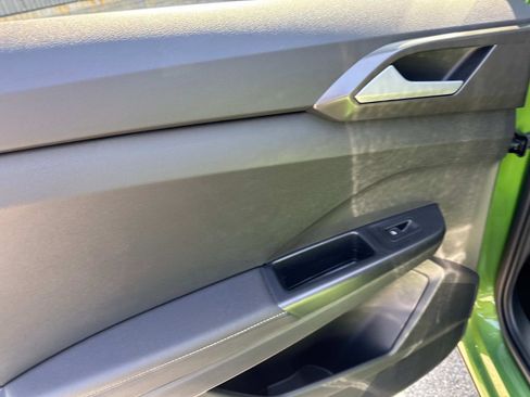 New 2025 Volkswagen Taos SE image 10