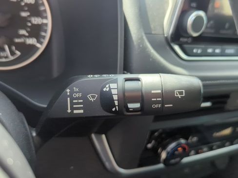 Used 2024 Nissan Rogue SV w/ SV Premium Package AWD/4WD image 15