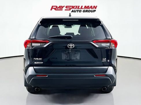 Used 2022 Toyota RAV4 LE AWD/4WD image 6