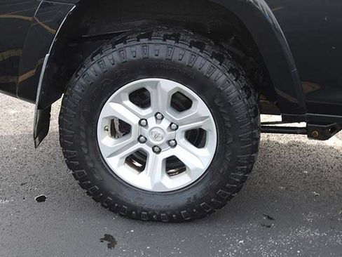 Used 2016 Toyota 4Runner SR5 AWD/4WD image 8