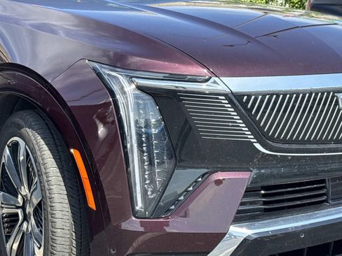 Used 2025 Cadillac Escalade IQ Luxury 2 w/ LPO, Premium Carpet Package AWD/4WD image 4