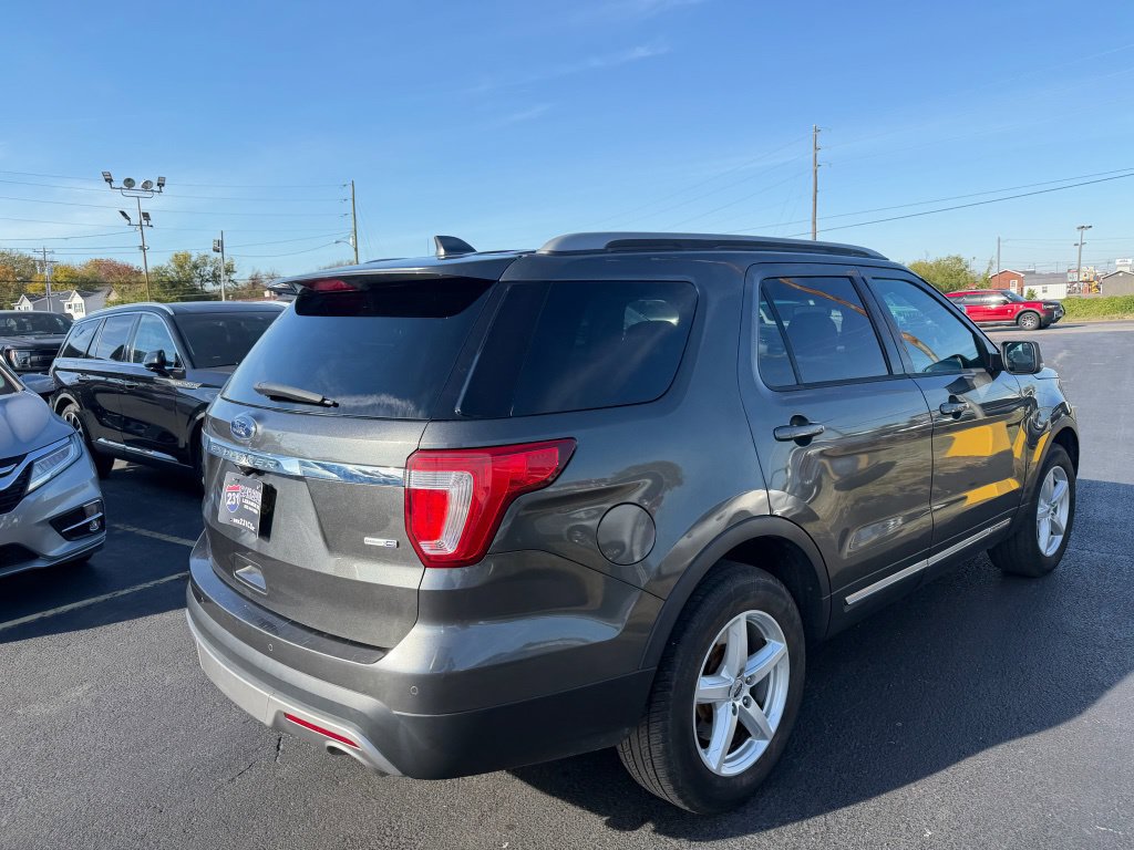 Used 2016 Ford Explorer XLT w/ Equipment Group 202A AWD/4WD image 3