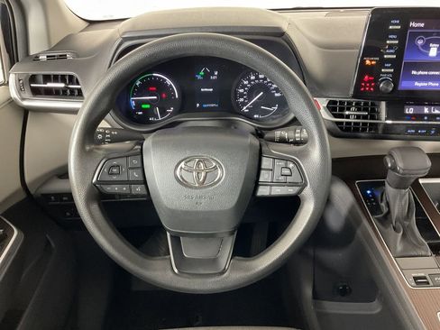 Used 2023 Toyota Sienna LE AWD/4WD image 12