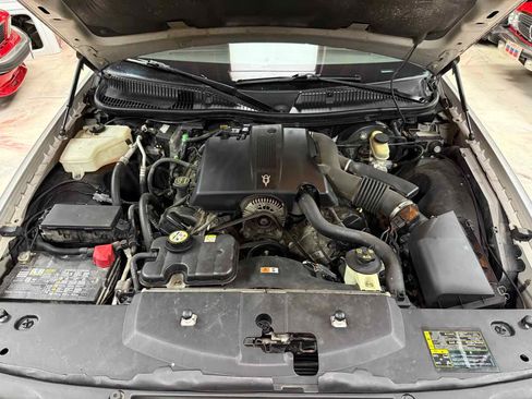 Used 2003 Lincoln Town Car Executive RWD image 31