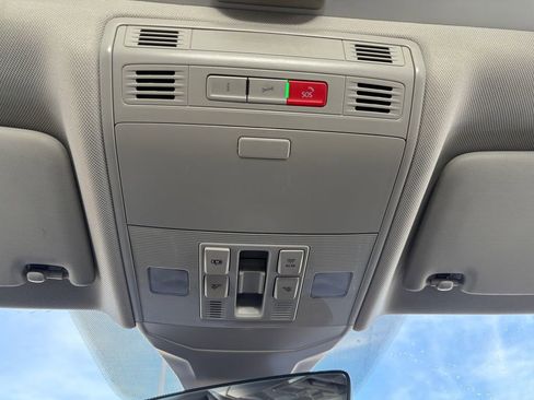 Used 2024 Volkswagen Jetta SE image 7