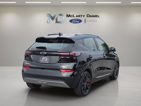 Used 2023 Chevrolet Bolt EUV Premier w/ Sun & Sound Package FWD image 5