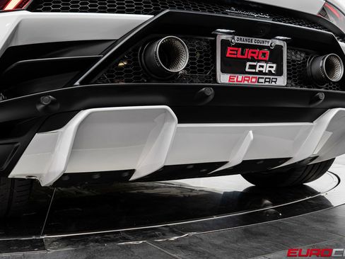 Used 2021 Lamborghini Huracan EVO RWD image 22