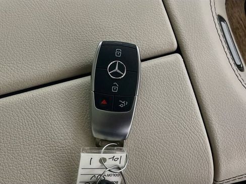 Used 2022 Mercedes-Benz GLE 350 w/ Premium Package image 33