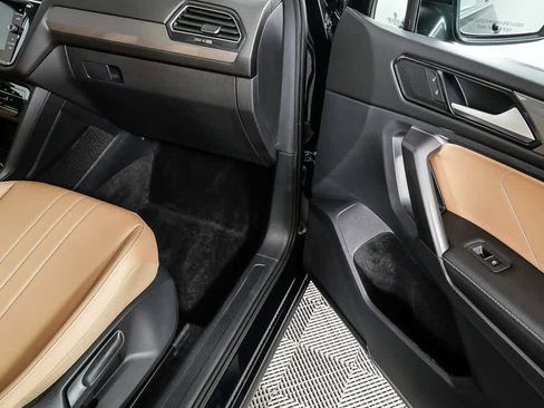 Certified 2023 Volkswagen Tiguan SE w/ Panoramic Sunroof Package image 28