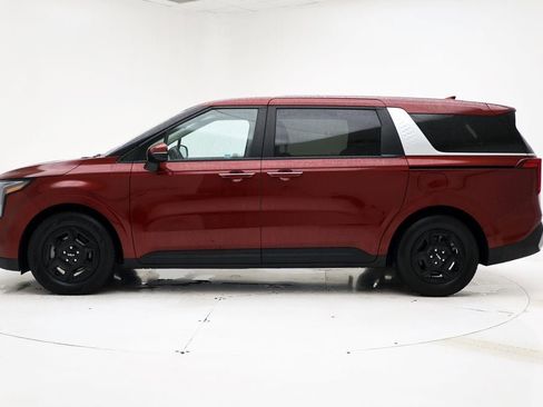 Used 2025 Kia Carnival FWD image 5