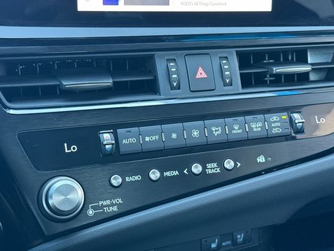 Used 2024 Lexus ES 300h w/ Premium Package FWD image 30