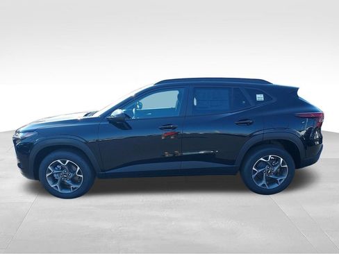 New 2026 Chevrolet Trax LT w/ Driver Confidence Package FWD image 2