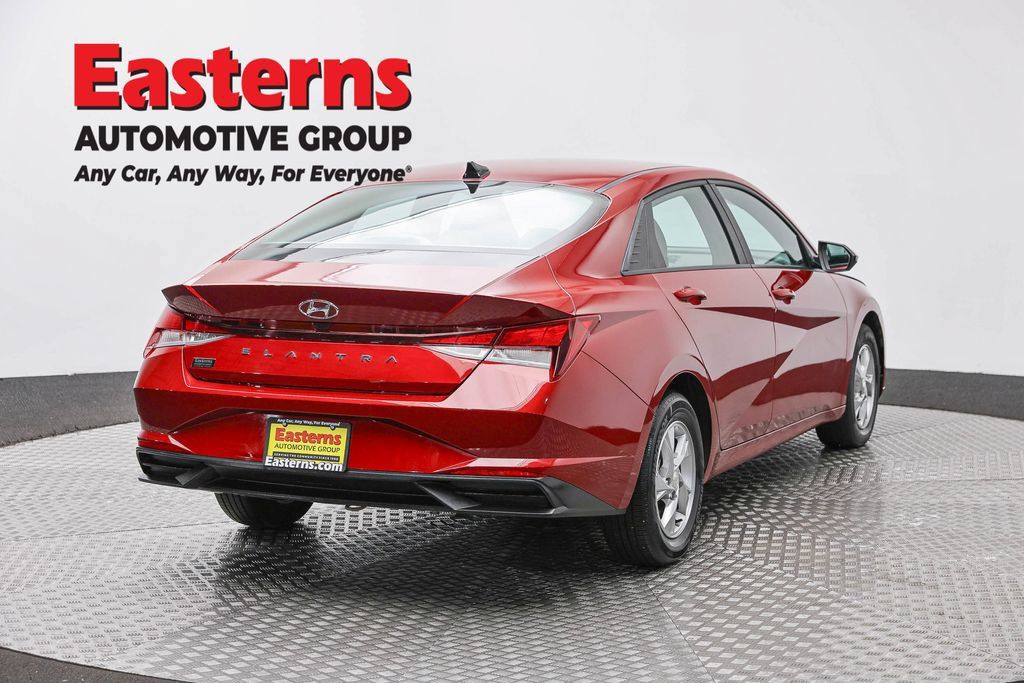 Used 2023 Hyundai Elantra SE w/ Cargo Package FWD image 7