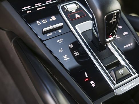 Used 2022 Porsche Cayenne Platinum Edition image 22