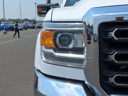 Used 2017 GMC Sierra 3500 SLT w/ Duramax Plus Package AWD/4WD image 42