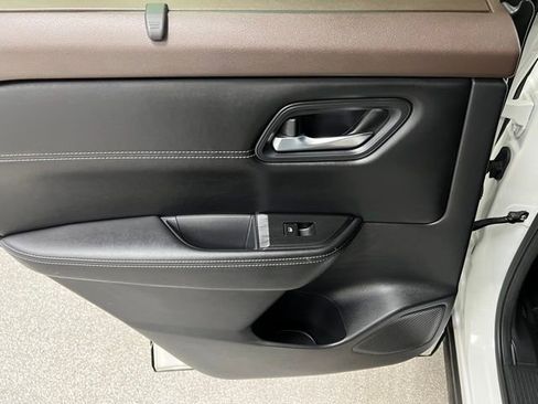 Used 2023 Nissan Rogue SV w/ SV Premium B Package image 42