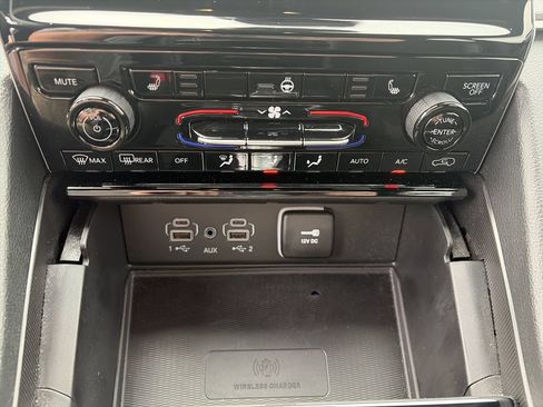 Used 2024 Jeep Grand Cherokee Altitude AWD/4WD image 24