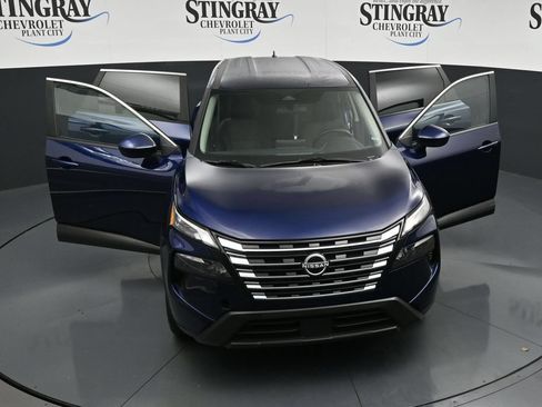 Used 2025 Nissan Rogue SV FWD image 34