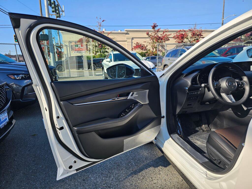 New 2026 MAZDA MAZDA3 Hatchback w/Premium Plus Pkg AWD/4WD image 18