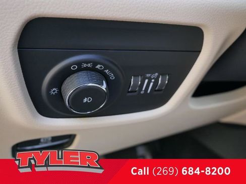 New 2025 Jeep Grand Cherokee Limited w/ Luxury Tech Group II AWD/4WD image 23