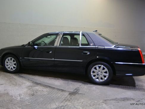 Used 2010 Cadillac DTS Premium w/ Driver Awareness Package image 31