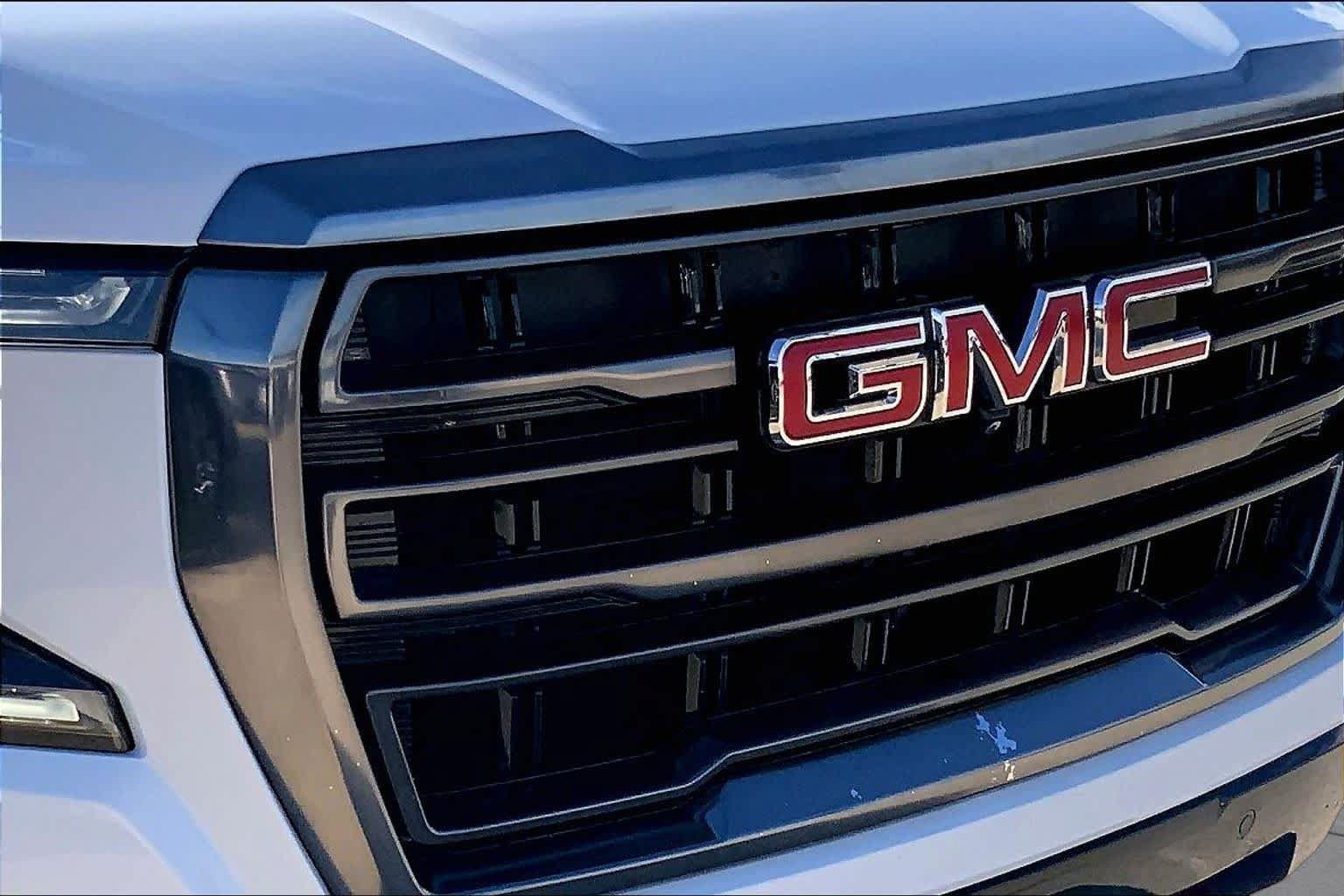 Used 2024 GMC Yukon AT4 w/ Technology Package AWD/4WD image 29