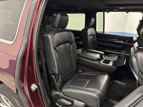 Used 2022 Jeep Grand Wagoneer Series II image 37