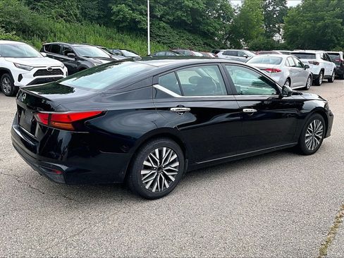 Used 2025 Nissan Altima 2.5 SV FWD image 6