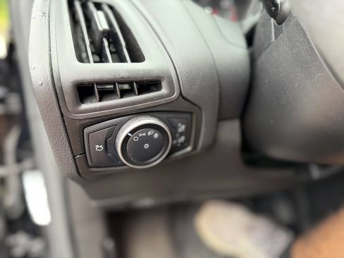 Used 2017 Ford Focus SE FWD image 20