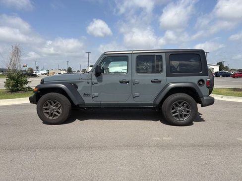 Used 2024 Jeep Wrangler Unlimited Sport AWD/4WD image 2