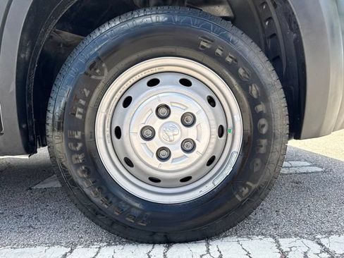 Used 2021 RAM ProMaster 2500 w/ Convenience Group FWD image 9