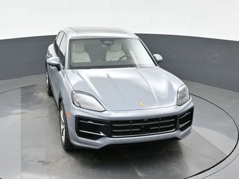 New 2026 Porsche Cayenne GTS image 32