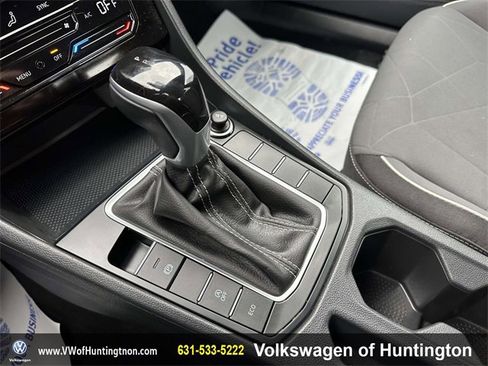 Certified 2025 Volkswagen Jetta Sport image 32