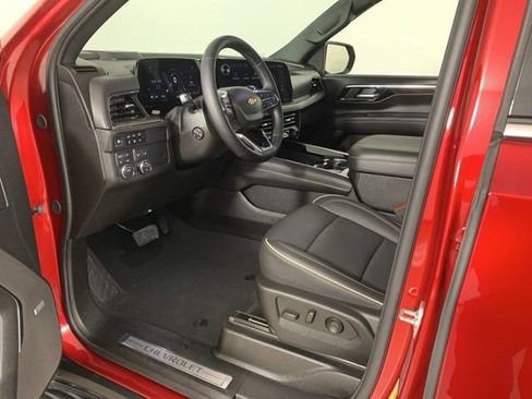 Used 2025 Chevrolet Tahoe Premier AWD/4WD image 31