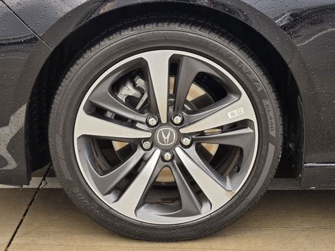 Certified 2025 Acura TLX w/ Technology Package image 8