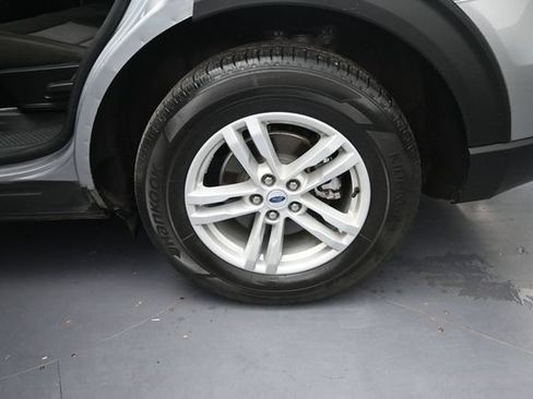 Used 2023 Ford Explorer XLT RWD image 13