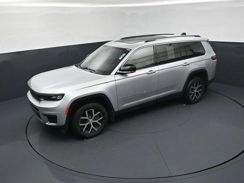 Used 2023 Jeep Grand Cherokee L Limited w/ Luxury Tech Group II AWD/4WD image 14
