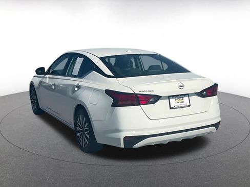 Used 2025 Nissan Altima 2.5 SV image 15