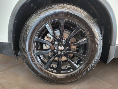 Used 2017 Nissan Rogue SV FWD image 29