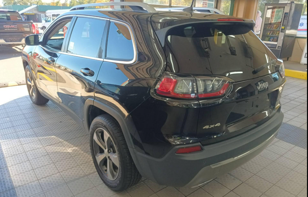 Used 2019 Jeep Cherokee Limited AWD/4WD image 2