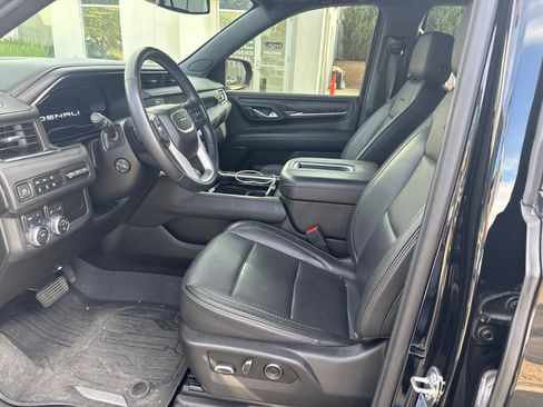 Used 2023 GMC Yukon Denali AWD/4WD image 4