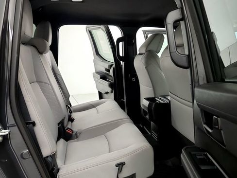 Certified 2025 Toyota Tacoma SR5 AWD/4WD image 17