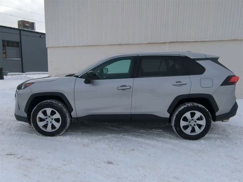 Used 2022 Toyota RAV4 LE image 11
