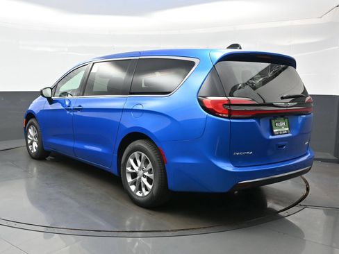 New 2026 Chrysler Pacifica Select AWD/4WD image 5